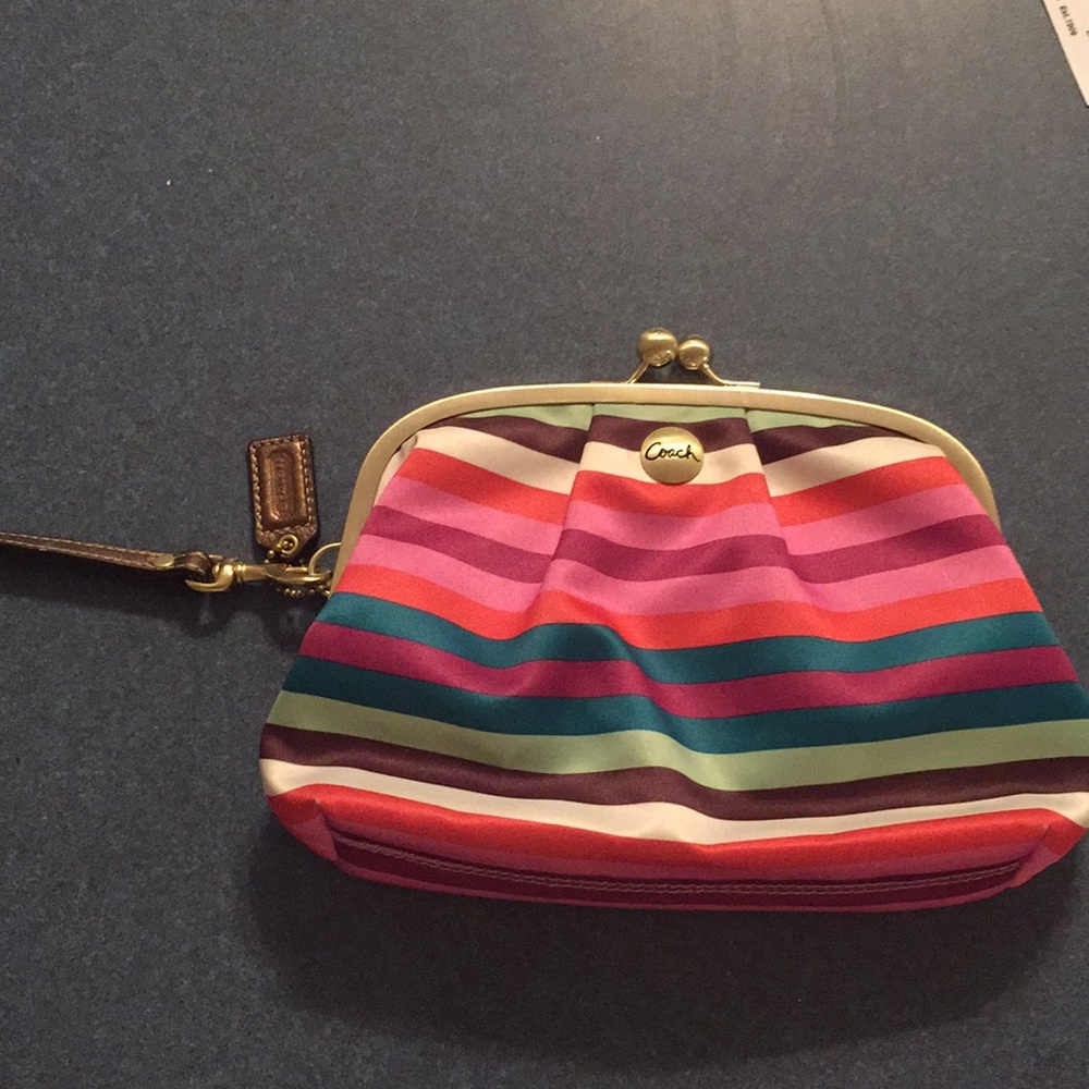 Small satin coach pouch. Multicolor, satin